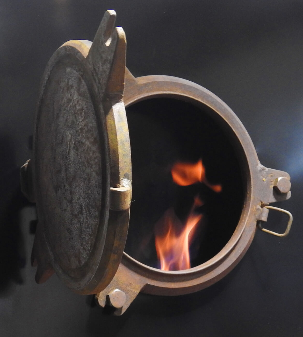 Chimenea Náutica en sala moderna - Diseño arquitectónico bogotano